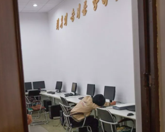 Foto - Yasak olmasına rağmen ortaya çıkardı! Nükleer gücü olan ülkede olay görüntüler