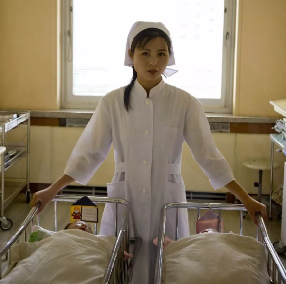 Foto - Yasak olmasına rağmen ortaya çıkardı! Nükleer gücü olan ülkede olay görüntüler