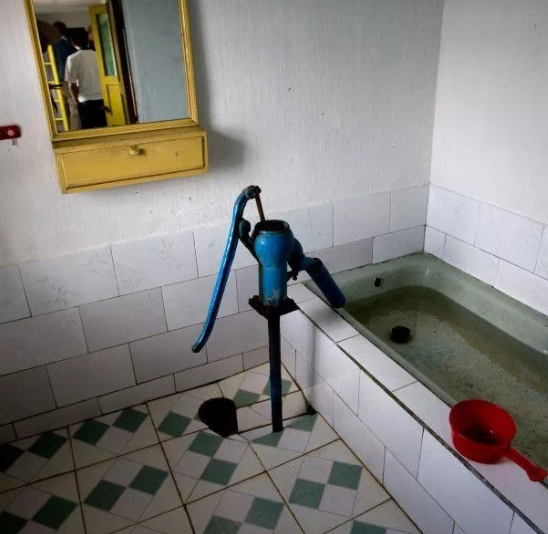 Foto - Yasak olmasına rağmen ortaya çıkardı! Nükleer gücü olan ülkede olay görüntüler