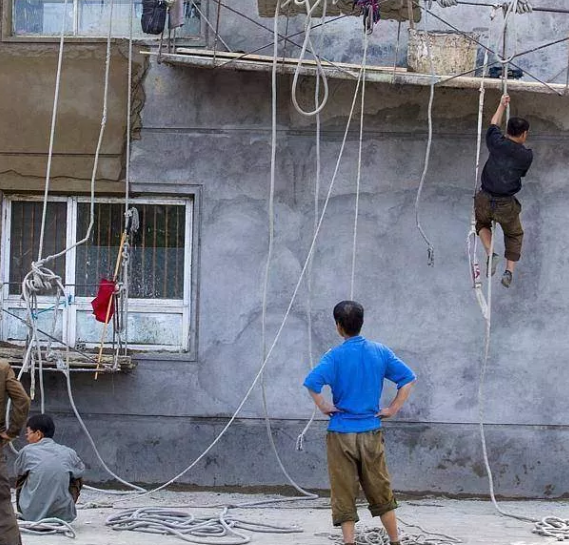 Foto - Yasak olmasına rağmen ortaya çıkardı! Nükleer gücü olan ülkede olay görüntüler