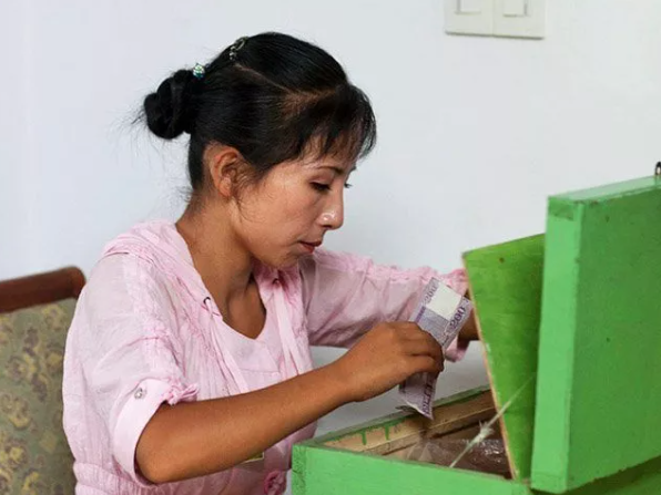 Foto - Yasak olmasına rağmen ortaya çıkardı! Nükleer gücü olan ülkede olay görüntüler