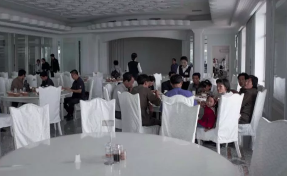 Foto - Yasak olmasına rağmen ortaya çıkardı! Nükleer gücü olan ülkede olay görüntüler