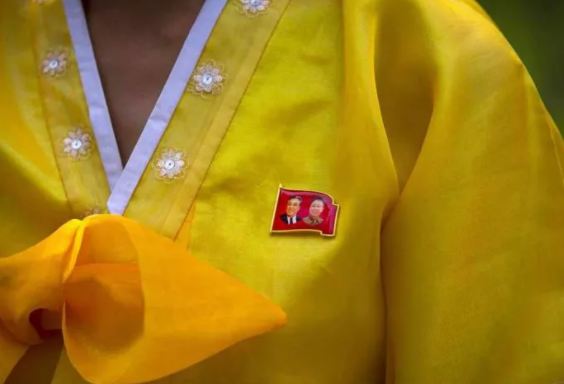 Foto - Yasak olmasına rağmen ortaya çıkardı! Nükleer gücü olan ülkede olay görüntüler