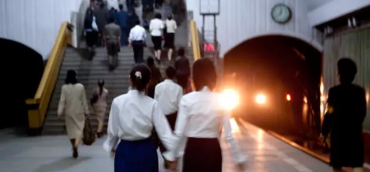 Foto - Yasak olmasına rağmen ortaya çıkardı! Nükleer gücü olan ülkede olay görüntüler