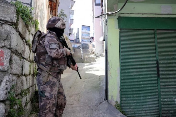 Foto - Yasak öncesi İstanbul sokaklarında nefes kesen operasyon