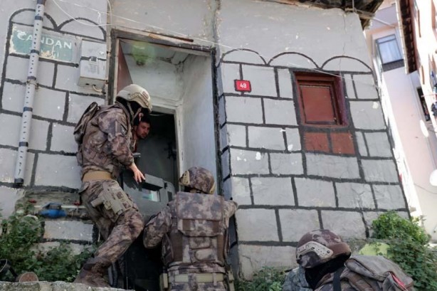 Foto - Yasak öncesi İstanbul sokaklarında nefes kesen operasyon