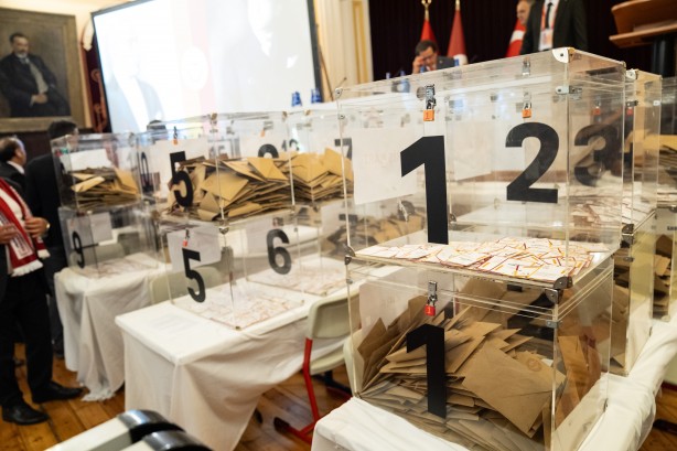 Foto - Yasakçı Süheyl Batum olağan genel kurulda çuvallayacak gibi! Cumartesi seçimi, Pazar şampiyonluğu kazanacağız demişti ama...