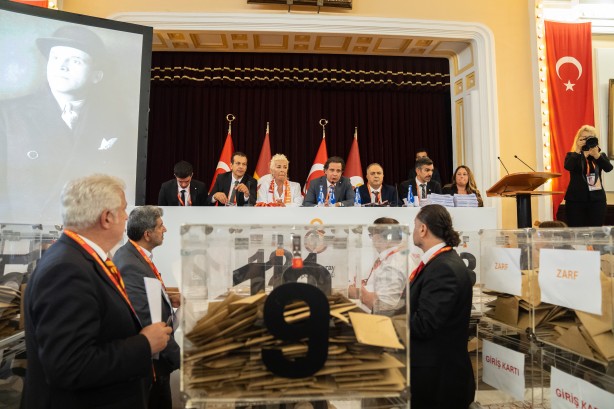 Foto - Yasakçı Süheyl Batum olağan genel kurulda çuvallayacak gibi! Cumartesi seçimi, Pazar şampiyonluğu kazanacağız demişti ama...