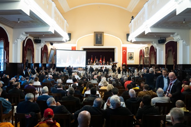 Foto - Yasakçı Süheyl Batum olağan genel kurulda çuvallayacak gibi! Cumartesi seçimi, Pazar şampiyonluğu kazanacağız demişti ama...
