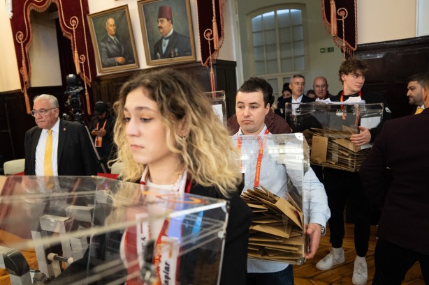 Foto - Yasakçı Süheyl Batum olağan genel kurulda çuvallayacak gibi! Cumartesi seçimi, Pazar şampiyonluğu kazanacağız demişti ama...