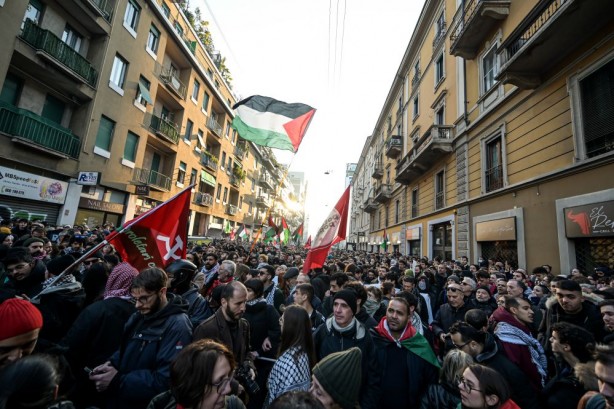 Foto - Yasaklanmasına rağmen binlerce kişi Filistin için sokaklarda
