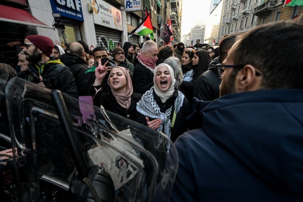 Yasaklanmasına rağmen binlerce kişi Filistin için sokaklarda