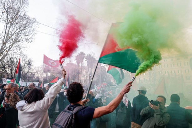 Foto - Yasaklanmasına rağmen binlerce kişi Filistin için sokaklarda