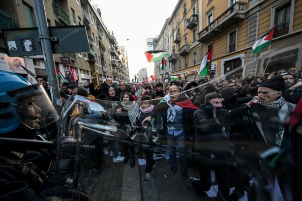 Foto - Yasaklanmasına rağmen binlerce kişi Filistin için sokaklarda