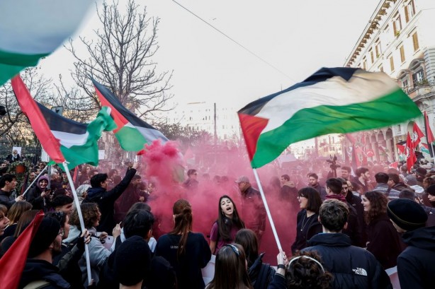 Foto - Yasaklanmasına rağmen binlerce kişi Filistin için sokaklarda