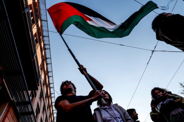 Foto - Yasaklanmasına rağmen binlerce kişi Filistin için sokaklarda