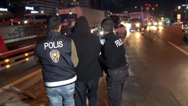 Foto - Yasaklayın artık şu illeti! Alkollü tır sürücüsü dehşet saçtı