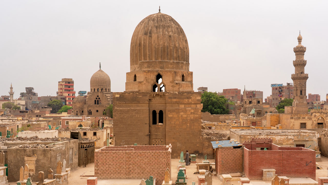Yaşamla ölümün yan yana olduğu yer: Kahire’deki ‘Ölüler Şehri’