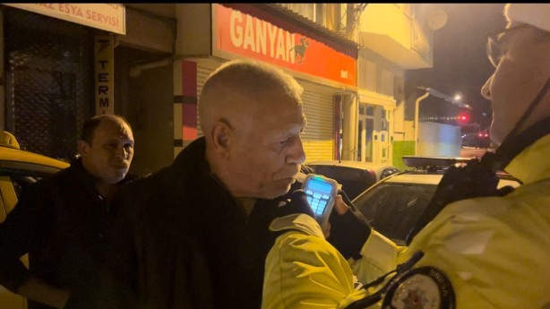 Foto - Yaşından başından utan! Hem alkollü hem pişkin