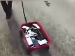 Foto - Yaşlı adam 99 adet telefonu el arabasına koyup, konumlarını açıp her gün yürüyor! Neden yaptığını duyan 'Yok artık' diyor