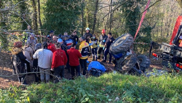 Foto - Yaşlı adam devrilen traktörün altında can verdi!