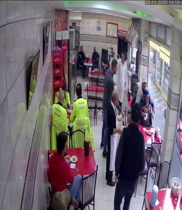 Yaşlı adam ölümden döndü! Polis öyle bir hamle yaptı ki...