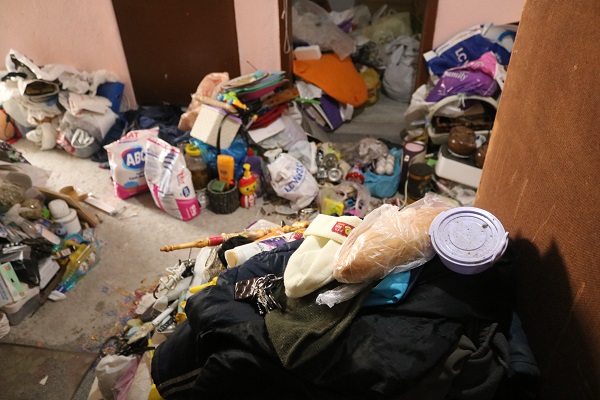 Foto - Yaşlı adamın içler acısı hali! Bir ev 8 senede bu hale nasıl gelir? 