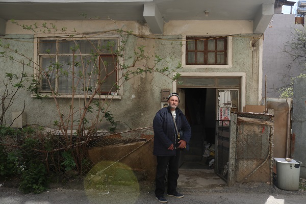 Foto - Yaşlı adamın içler acısı hali! Bir ev 8 senede bu hale nasıl gelir? 