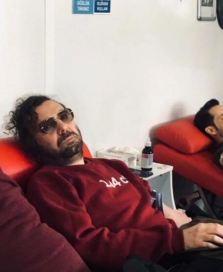 Foto - Yaşlı bir adama attığı dayakla gündeme gelmişti! Halil Sezai bile deprem bölgesine gitti