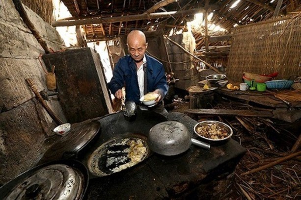 Foto - Yaşlı çift 54 senedir mağarada yaşıyor!