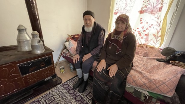 Foto - Yaşlı çift kefen parasını depremzedelere bağışladı!