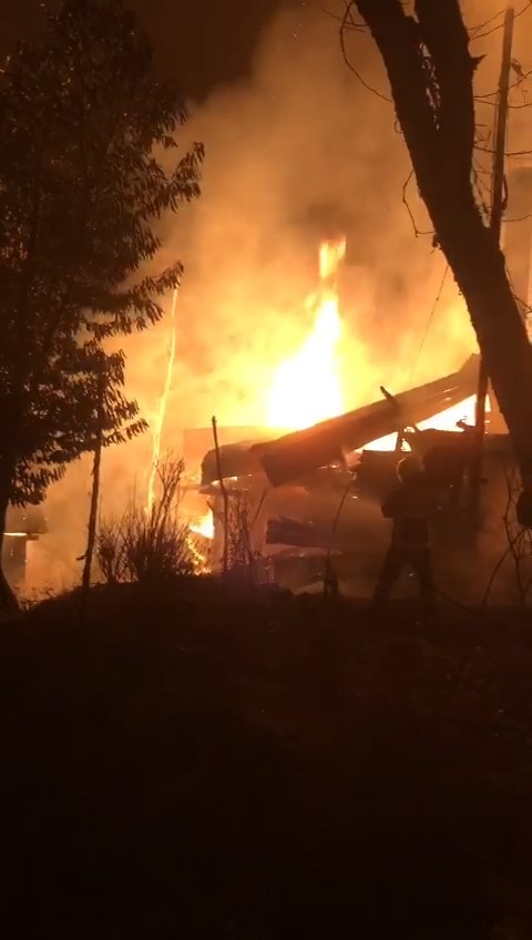 Foto - Yaşlı çiftin evi cayır cayır yandı!