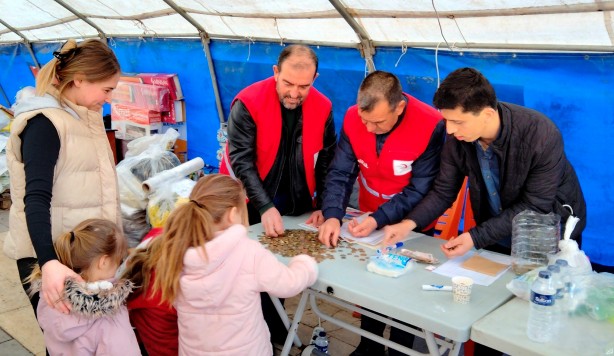 Yaşlı çiftten Kızılay'a anlamlı bağış