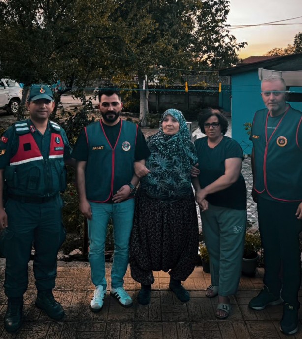 Foto - Yaşlı kadına öyle bir oyun yaptılar ki: Böyle dolandırıcılık şeytanın aklına gelmez!