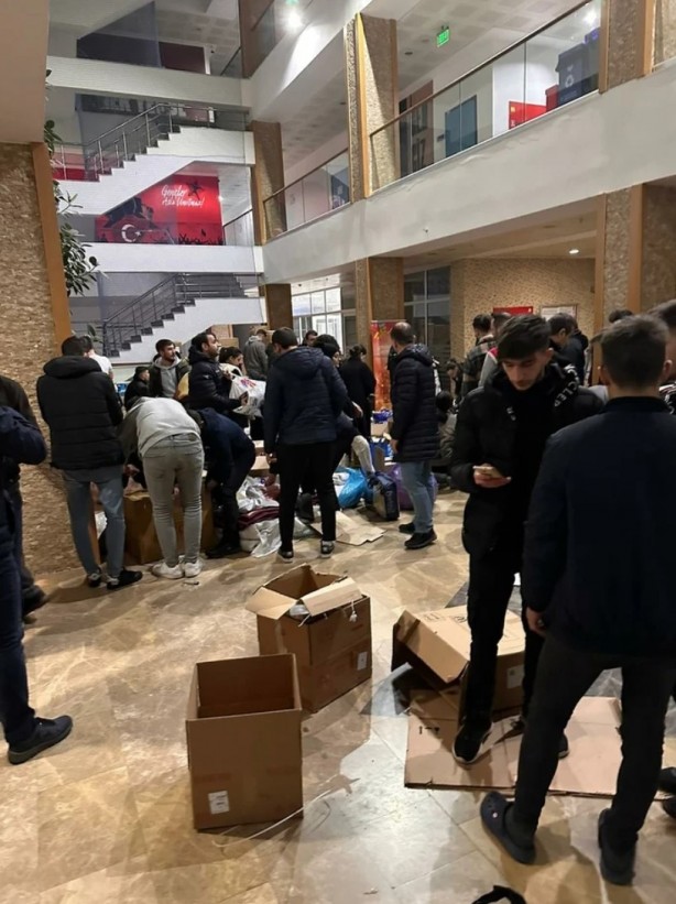 Yaşlı teyze, depremzedelere yardım taşıdı