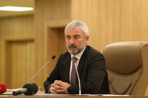 Foto - Yaşlı vatandaş, İYİ Partili belediye başkan adayından öyle bir şey istedi ki, ağızlar açık kaldı! Duyunca "Yok artık" diyeceksiniz