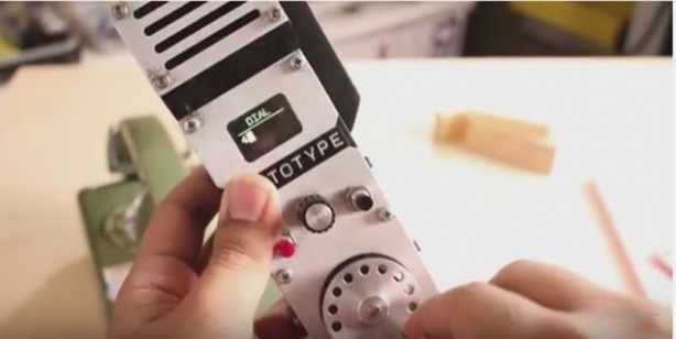 Foto - Yaşlılar için yapılan akıllara zarar telefon