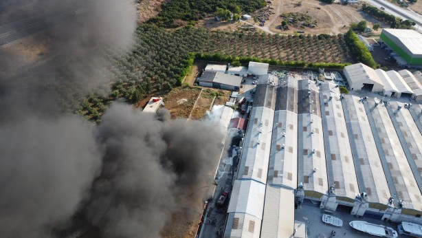 Foto - Yat fabrikasında yangın