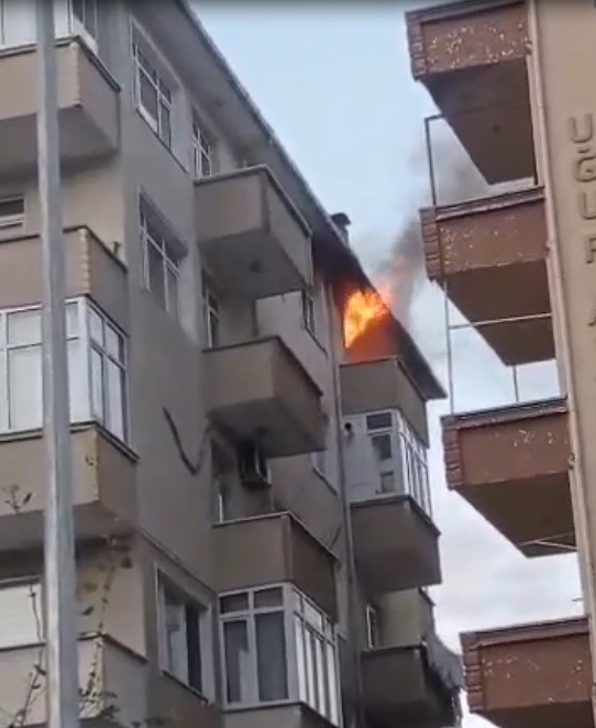 Yatalak yaşlı çifti ölüm ayırdı!
