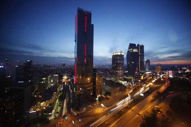 Yatırımcılar şokta! Dev holding borsada hisselerini sattı