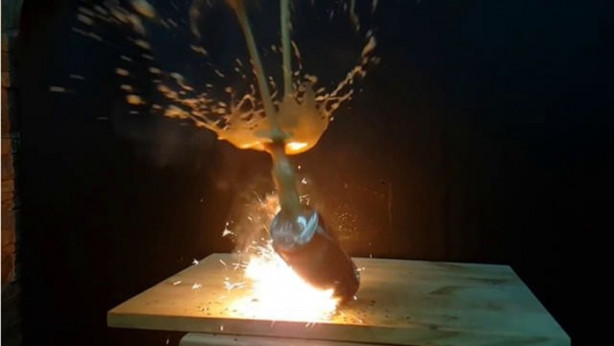 Foto - Yavaşlatılmış kamerayla çektiler! Maytap geçirip ateşe verdiler!