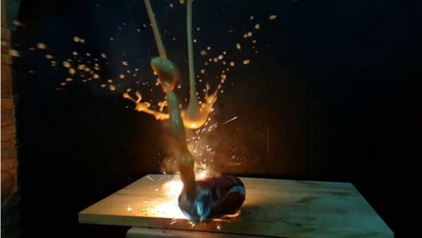 Foto - Yavaşlatılmış kamerayla çektiler! Maytap geçirip ateşe verdiler!