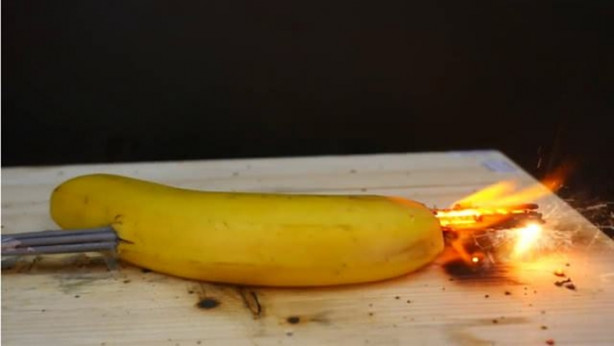 Foto - Yavaşlatılmış kamerayla çektiler! Maytap geçirip ateşe verdiler!