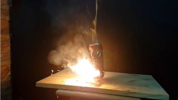 Foto - Yavaşlatılmış kamerayla çektiler! Maytap geçirip ateşe verdiler!