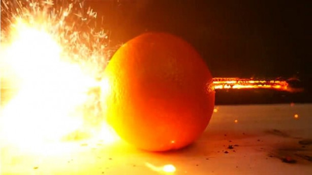 Foto - Yavaşlatılmış kamerayla çektiler! Maytap geçirip ateşe verdiler!