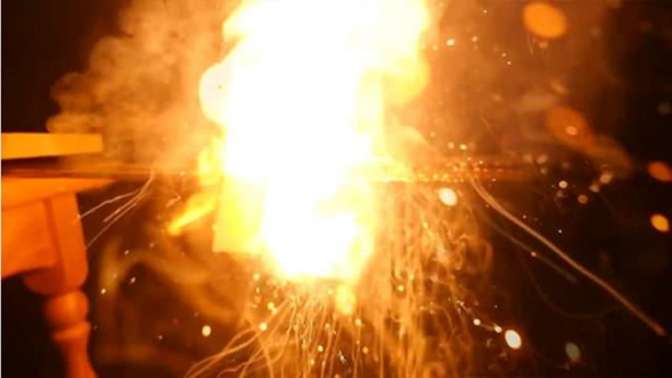 Foto - Yavaşlatılmış kamerayla çektiler! Maytap geçirip ateşe verdiler!