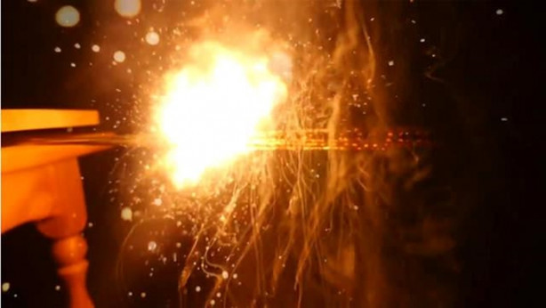 Foto - Yavaşlatılmış kamerayla çektiler! Maytap geçirip ateşe verdiler!