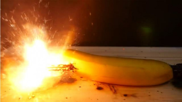 Foto - Yavaşlatılmış kamerayla çektiler! Maytap geçirip ateşe verdiler!