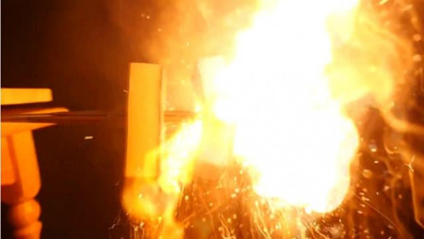 Foto - Yavaşlatılmış kamerayla çektiler! Maytap geçirip ateşe verdiler!