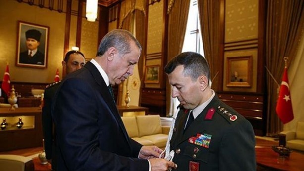 Foto - Yaverlere neden kordon takılıyor?